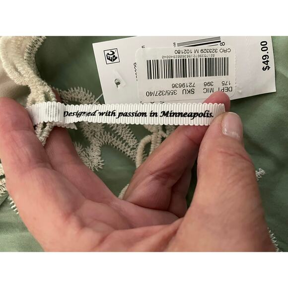 Leo Nicole Embroidered Scoop Neck Short Sleeve Crochet Trim Green Cream Size M - Picture 7 of 7